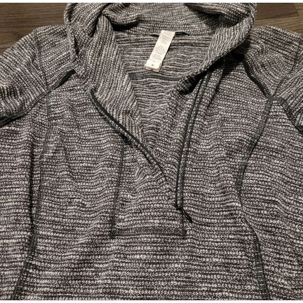Lululemon Athletica Black and White Knit Quarter Zip Pullover 8 Activewear